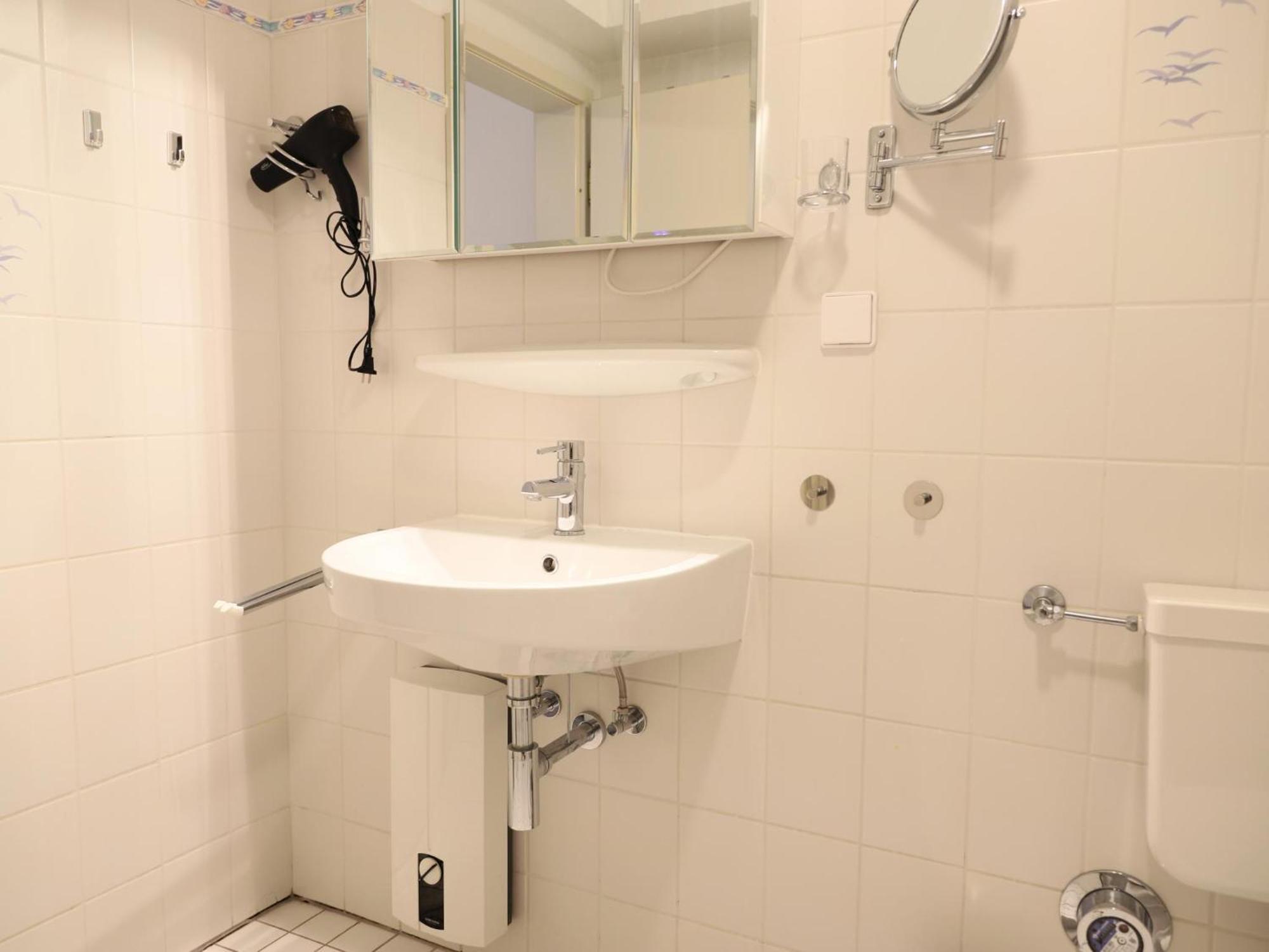 Ruhig Gelegenes Haus Am Ortseingang Von Wenningstedt Apartment Exterior foto